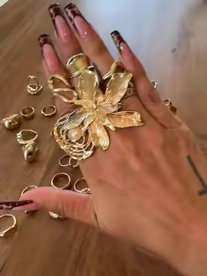 This ring set gives you all the layering options—mix, match, and make it yours. #ringset #stackablerings #layeredjewelry #fashionaccessories #ringgoals 