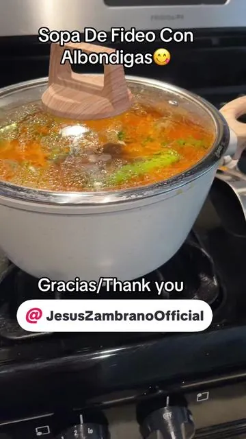 Shout out to @JesusZambranoOfficial for this delicious recipe!  #sopadefideo #albondigas #food 