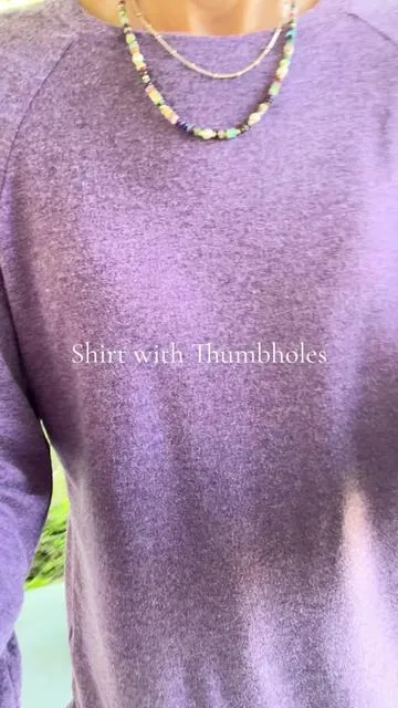 I love the fit and coziness of this long sleeve shirt, it comes in several colors. #wiholl #longsleeveshirt #thumbholes #fallfashion #womensshirts 