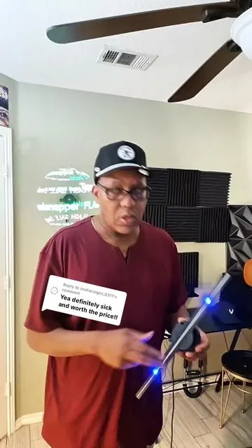 Replying to @zodiacsigns_0311  Content Creators or anybody Need This! #3dholographicfan  #contentcreatortools  #display #hologram #techgadgets  @3D Volux 