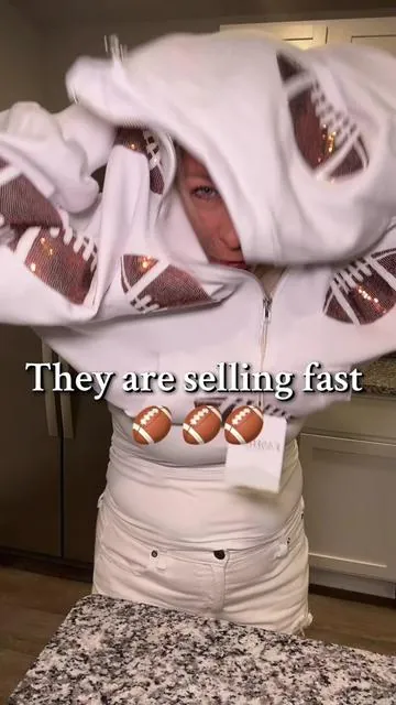Must have football hoodie! 🏈#footballsweatshirt #footballseason #footballseasonisback #sweatshirt #gamedayoutfit @Ommig 