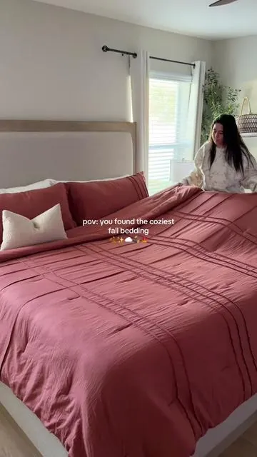 so soft and fluffy ☁️🍂 in love with this comforter set! #comforter #comforterset #bedding #falldecor #fallbedding 