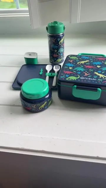 I’m obsessed with this bento lunch box matching set! #bentobox #bentolunchbox #lunchbox #toddlerlunchbox #kidslunchbox 