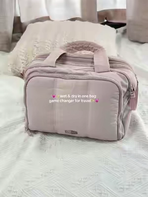 Finally…a bag that keeps wet and dry apart😍#bagsmart #toiletrybag #makeupbags #travelbag #traveltiktok 