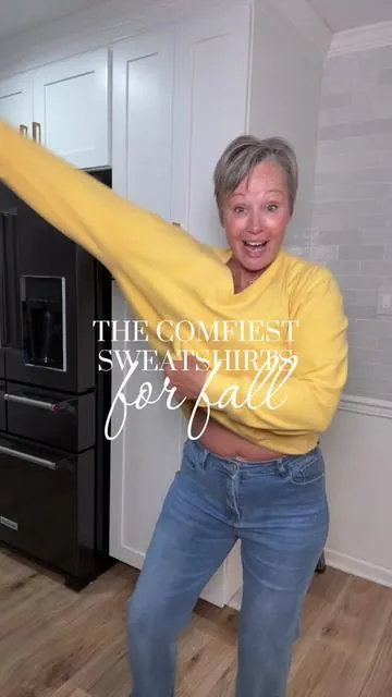 These v neck sweatshirts and the comfiest thing you’ll wear this fall!  #tiktokshopcreatorpicks #sweatshirt #vneck #comfysweatshirt #fallfashion 