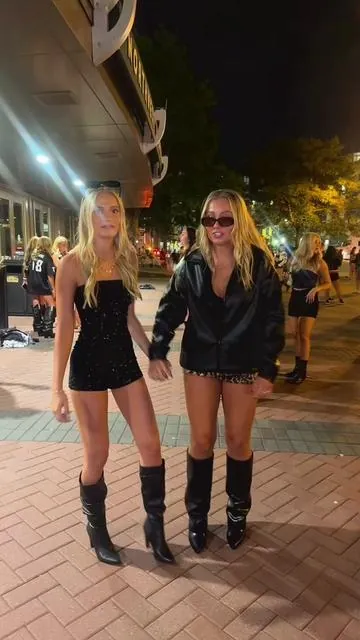 linked my romper if anyone wants it!! #blooper #tatemcraetour #misspossessivetour #tatemcrae #stpaulminnesota 
