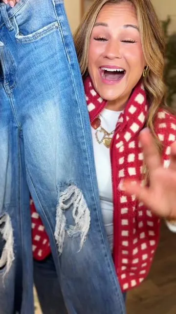 The VIRAL Rudy Risen jeans back in stock!! Light, dark, and medium!! RUN!! @Wild Oak Boutique  #risenjeans #risen #viraljeans  #fallfashion 