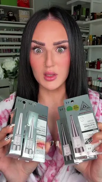 KOREA JUST DOES THINGS DIFFERENTLY… wow. Now THIS is a lip plumper… I see why it’s viral. 😳👄#lipplumper #kbeauty #koreanskincare #skincare #VTCosmeticsPartner @VT Cosmetics US  