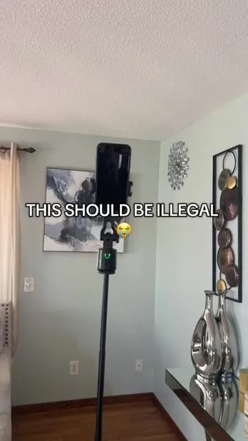 this is getting out of hand.. #fyp #contentcreator #facetracking #tripod #selfiestick #tripodstand #contentcreation 