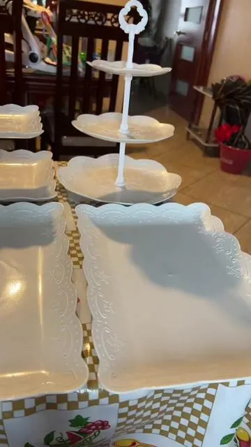 Estas bases son perfectas para tus fiestas y las puedes volver a usar. Faciles de armar y guardar. Esto hace que tu mesa de postres se mira elegante. Les dejo el enlace 🔗 para que las adquieran #fyp #fypシ゚viral #postres #mesadepostres #cupcakestand #desserttable #dessert #babyshower #weddings #cielitolindo #