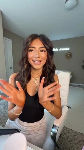 how i curl my hair!!! 🧸🤎 (!! i start actually curling my hair at 1:37!!) sorry im a yapper!! hope this helps! #hair #hairtutorial #fyp #foryou @Bio Ionic @Redken @Color Wow Hair @IGK Hair @Dove Beauty & Personal Care @Moroccanoil @GarnierUSA 