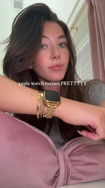 practical x pretty💁🏻‍♀️ #applewatchcase #goldjewrey #luxury 