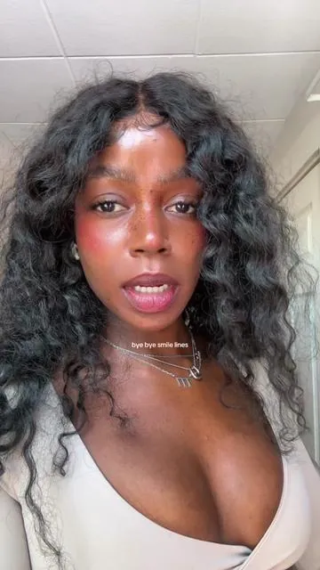glass skin, no smile lines…gimme 14 of em 💳 literally the goat in Korean skincare and you don’t need to do 67 steps or pay four hundred thousand dollars 🙄 #snailmucin #skincare #cosrx