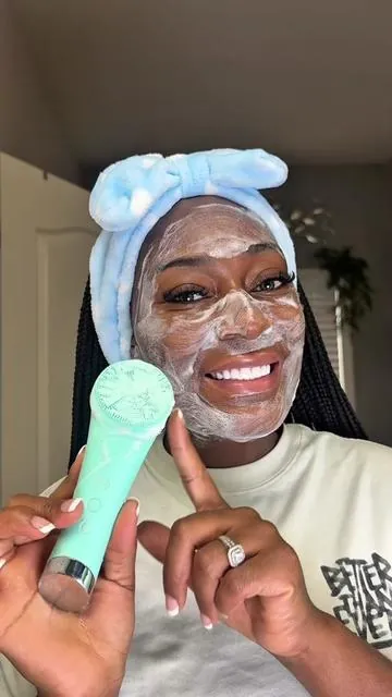 This silicone facial cleaning brush is the only one I’ve been using to cleanse my face. It vibrates and heats up giving the perfect spa feeling right at home.  #siliconefacepatches #facebrush #skincareroutine #siliconefacebrush #tiktokshopcreatorpicks 