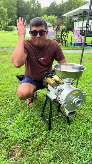 VEVOR Electric Grain Mill Grinder, 3000W Spice Grinders, Commercial Corn Mill with Funnel, Thickness Adjustable Powder Machine, Heavy Duty Feed Flour Cereal Mill Wheat Grinders, Dry & Wet Grinder