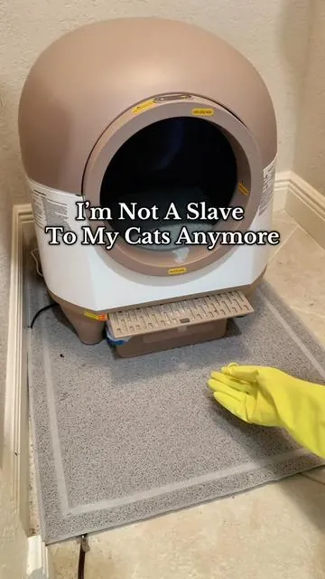 So happy to have a self cleaning litterbox that automatically cleans up after my cat so I don’t have to 😅 . . . #selfcleaninglitterbox #automaticlitterbox #catlitterbox 