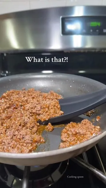 This cooking spoon is a game changer in the kitchen! #cookingspoon #spoonula #spoon #kitchengadgets 