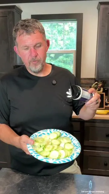 Salt and Vinegar seasoning nothing more to say try it ! #saltandvinegar #saltandvinegarseasoning #saltandvinegarcucumbers #tiktokmademebuyit #tiktokshoplabordaysale 