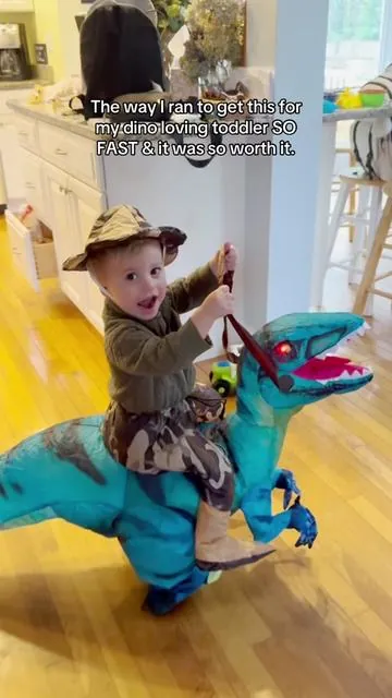 Sooo worth it 😂 #dinosaurs #toddlersoftiktok #funny #halloweencostume 