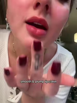 I feel like it works so much better when I make it at home and it’s so much fresher #hyaluronicacid #skincare #plumpskin #plumplips #lipplumper 
