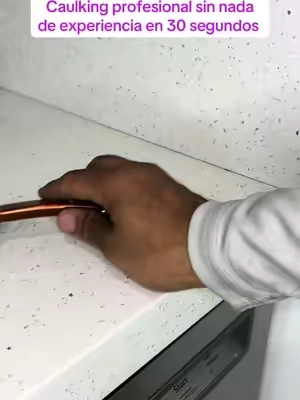 Con esta herramienta de Teen Work, ya no debe preocuparte, que no te quede bien sellado el Coqui, mira qué maravilla de resultado #caulking #sellador #silicon #renovacion #cocina 