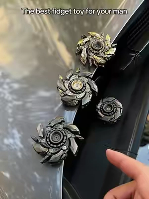 Your man would appreciate that#fidgettoys #giftideas #giftforhim #fidgetspinner #toys #anxietyrelief #spotlightfinds #tiktokbacktoschool #fidget 