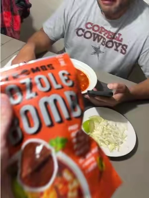 Este pozole está delicioso! #tiktokshopcreatorpicks #ezbombsfood #ezbombs #pozole #pozolebombs 
