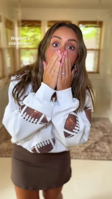 Live the white in this version! 🤎 #football #sportsmom #womensfashion #tiktokshopcreatorpicks #fallfashion 