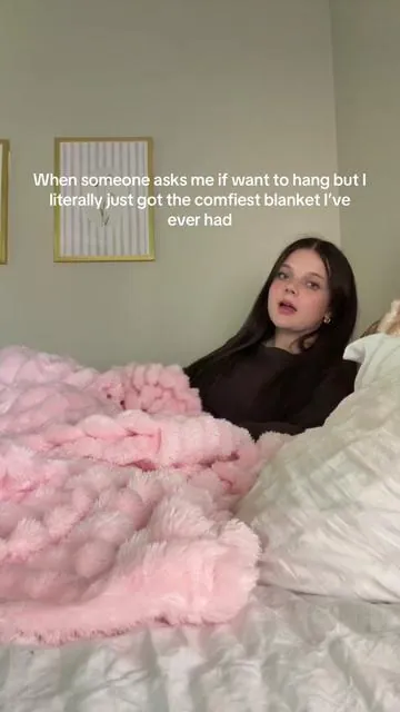 Link is in video! Free shipping and on sale right now. Genuinely my favorite blanket I’ve ever owned #bedroom #bedding #blanket #bedrotting 