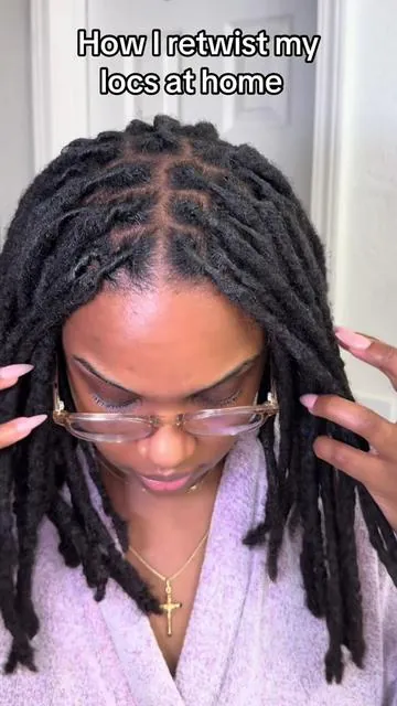 Looking to self re-twist your locs then you need to invest in a trifold mirror!! I’ve been using this for the last three years and my retwists come out 🔥 every time!! #trifoldmirror #locs #locretwist #loccommunity #retwisttutorial 
