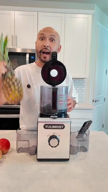This Slow Juicer Machine is my new favorite juicer and it juices fruits and vegetables like a pro by @TUUMIIST #tuumiist #tuumiistjuicer #coldpressjuicer #slowjuicer #kitchenessentials 