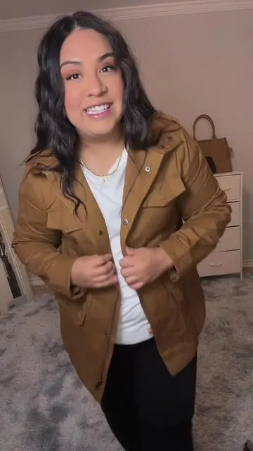 The cutest fall jacket! 🍁🍂 #fallfashion #jacket #falldealsforyou #midsize #plussize 
