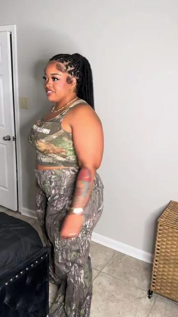 If you haven’t already you need to get these cargos before fall hits😍😍😍👏🏽 #cargo #cargopants #plussizefashion #plussize #camo 