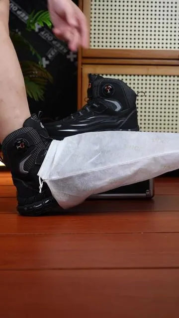 Safety boot for workers,it's anti slip and comfortable #safety #safetyfirst #comfortable #safetyshoes #sneakers  