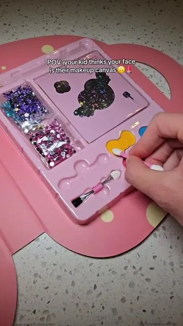 My daughter finally has her own “makeup bag” 👑💄 This princess craft kit has makeup pages, stickers, and gems — aka hours of screen-free fun. Such a cute gift idea for kids!  #kidsmakeup #kidsgiftideas #dressup #craftkit  #tiktokshopcreatorpicks @jarmeloofficial 