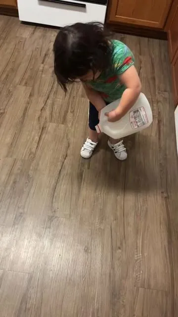 Yes for his assistance he got paid with cookies #tiktokshopcreatorpicks #TikTokShopLaborDaySale #mop #vacuum #mopvaccum 