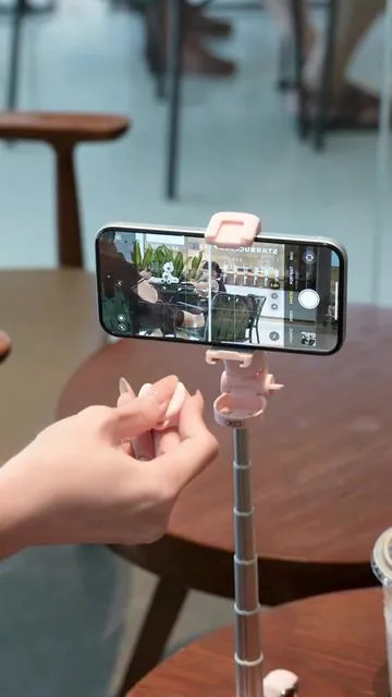 Super cute pink selfie stick #tiktokshopbacktoschool #phoneholder #giftforher #holder #selfiestick 