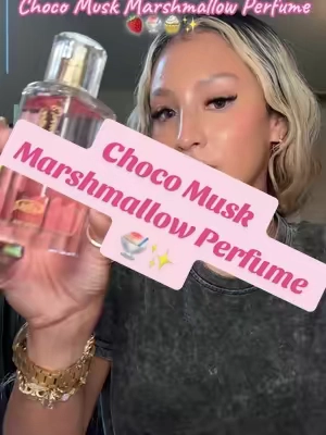 🍧✨Sweet, cozy & dreamy 🍓🍫☁️ the perfect mix of gourmand + fluffy vibes ✨#chocomuskmarshmallow #chocomusk #chocomuskperfume #marshmallowperfume #smelllikeasnack 