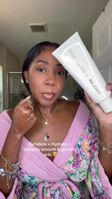 CYKLAR’S Foaming Body Polish ✨   You ever polish your body? Get a 2 in 1 exfoliation chemical & physical? A scrub that targets texture & discoloration while instantly leaving you smooth and glowing! MUST TRY‼️ @CYKLAR  #cyklar #cyklarbodycare #cyklarbodywash #bodyexfoliator #cyklarbodypolish #bodypolish #softskin #smoothskin #glowingskintips #exfoliating #exfoliatingscrub #bodyscrub #bodycaretips #turah21 