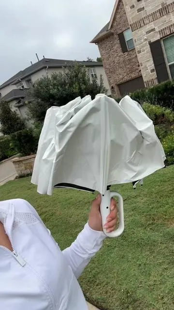 we’re living in 2025, this umbrella is living in 2030 ☔️