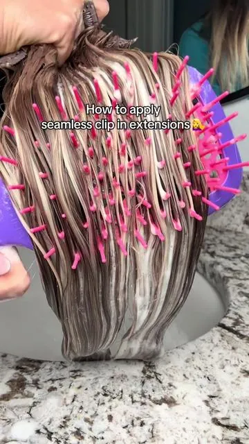 How to apply seamless clip in extensions 💇‍♀️ #fullshinehair #fullshinehairextentions #tiktokhair #tiktokmademebuyit #humanhairextensions #seamlessclipins 