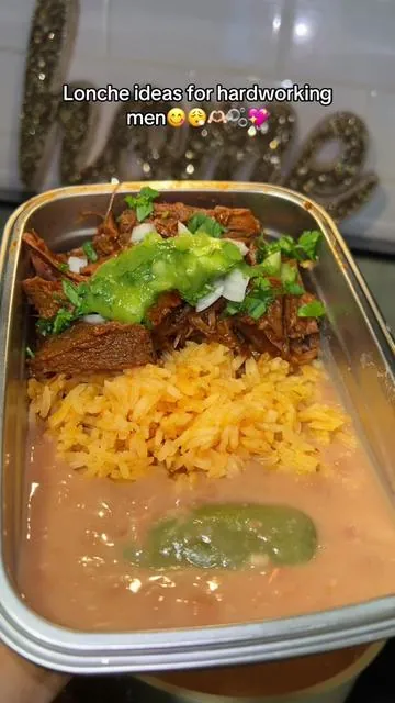 I pack him delicious meals so he can keep paying all the bills🤪🤭🤌🏻✨ jk I loveee spoiling him💖 #mexicanfood #lonche #comida #loncheparamiesposo #fyp 