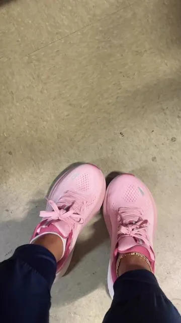 On my feet all day ! feels like walking on clouds!!☁️ 10/10 ! Girlies I 100% Recommend 🤌🏼🩷✨#nursingshoes #runningshoes #walkingshoes #allswift #nortiv8 