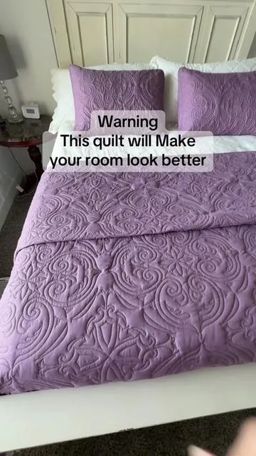 If you want your bedroom to look a little bit nicer, grab this quilt set to add a little texture to your bedding. #beddingsets #quiltset 