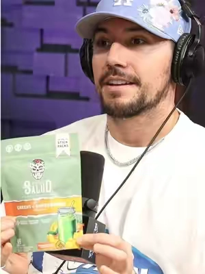 LA PLATICA APPROVED! ✅ It’s time to level up that wellness routine! 🫡 Greens + Superfoods just dropped and it’s made for real life. Mornings, mid-day slumps, after a heavy meal. You name it. Packed with over 20 fruits and veggies and only 1g of sugar, it helps boost digestion and beat the bloat!💥 Now for the stars of the show: 🍑🥭 Peach Mango 🍓🍋‍🟩 Strawberry Lime Available now. Tap the shopping cart below to try it out. #CheersToHealth