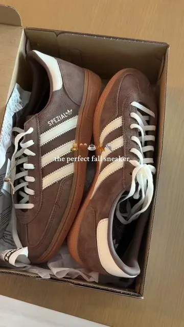 loving these for fall 🫶🏽🍁👟#fallfashion #fallsneakers #fallfashiontrends #adidas #fallaesthetic 