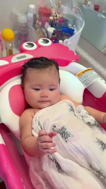 A mi bebé le encantan los baños 😍❤️ @morefeel ❤️ #tiktokshop #baby #fyp 