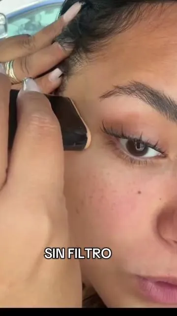 Maquillándome en 1 minuto 😍😍 #baseviral #efectofiltro #efectoelegante #basevoralzaidoc  #foundation 