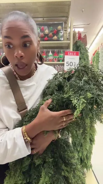 Your house can be bougie on Christmas too but for the low 😏 #tiktokshopcreatorpicks #christmasdecor #christmassale #christmasgarland