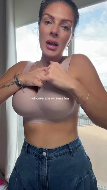 Full coverage, Lift, support and comfort all in one seamless wireless bra #bra #supportivebra #seamlessbra #pushupbra #comfortable @livia2 oeak 